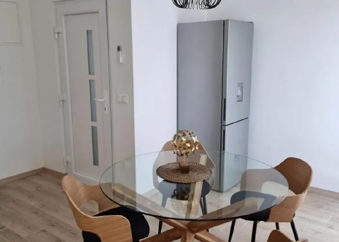 Апартаменты Ned Мандре